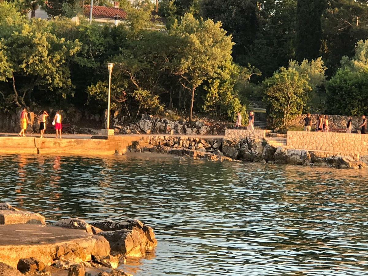 Apartment Aquamarin, Blizu Mora S Pogledom Na More, Za Do 6 Osoba Malinska Eksteriør bilde