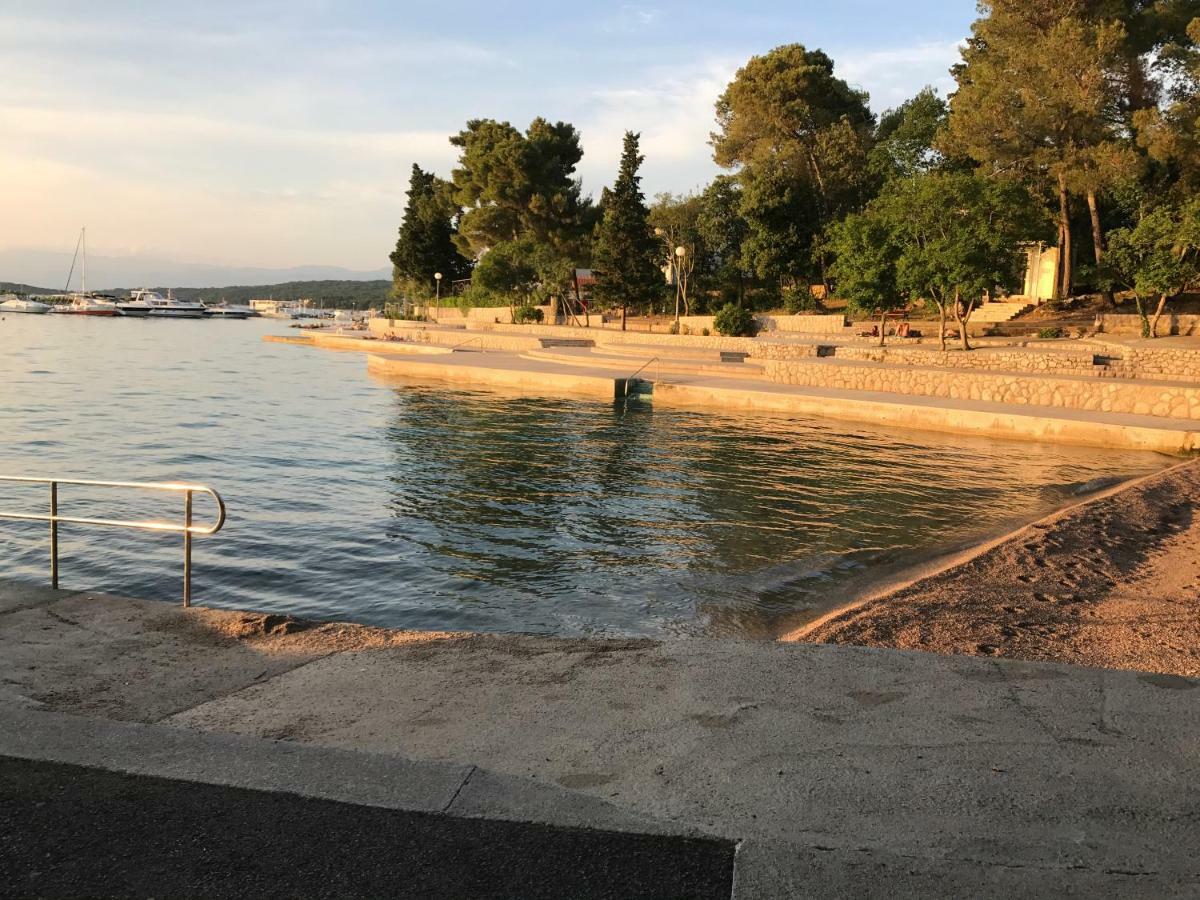 Apartment Aquamarin, Blizu Mora S Pogledom Na More, Za Do 6 Osoba Malinska Eksteriør bilde